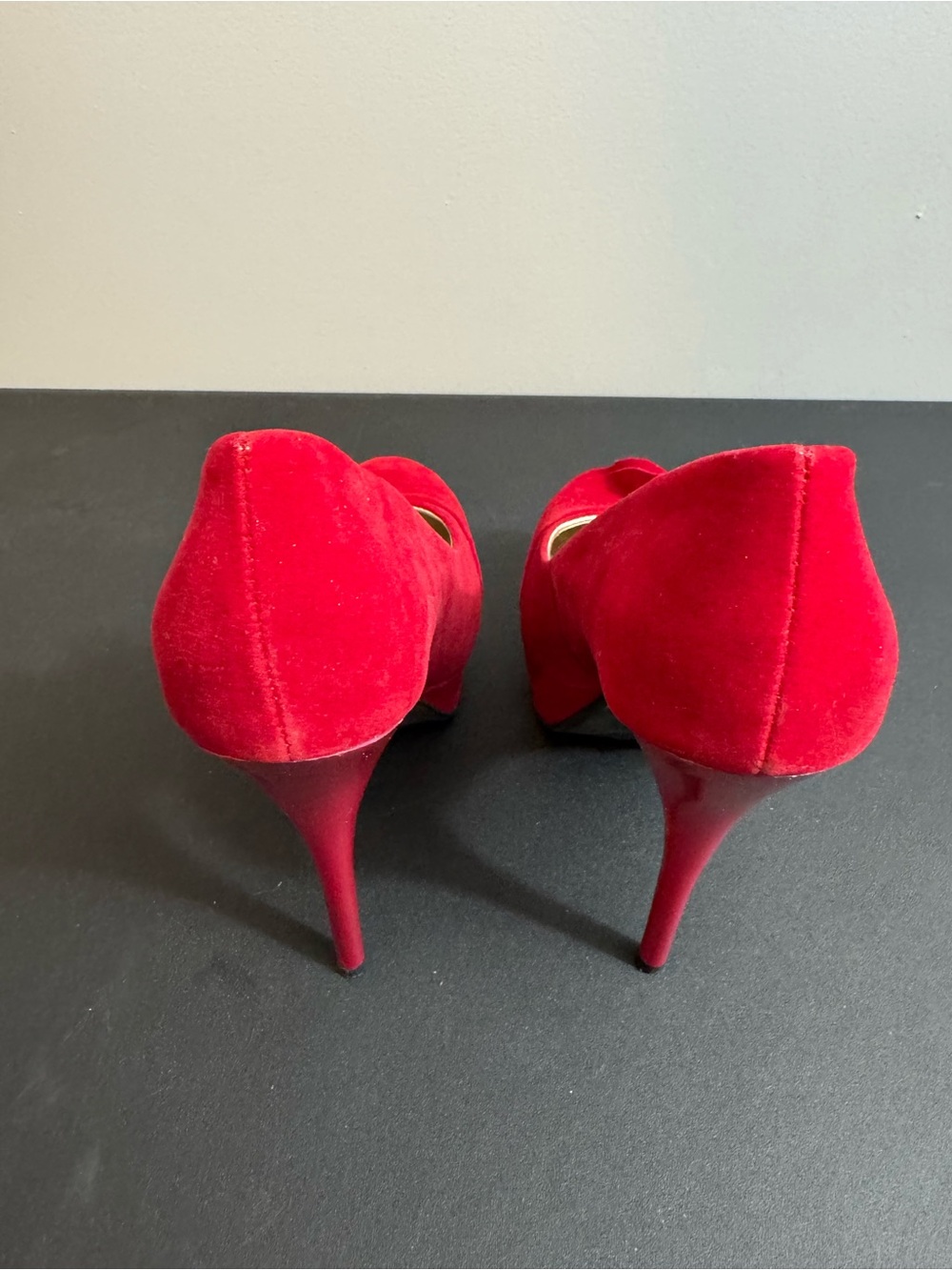 Qupid Red Suede Ruffle Pumps - Picture 3 of 6